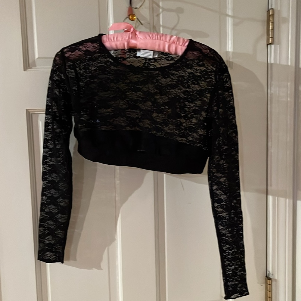 CW Classics size medium Black Lace long sleeve top scoop neck 
Cropped